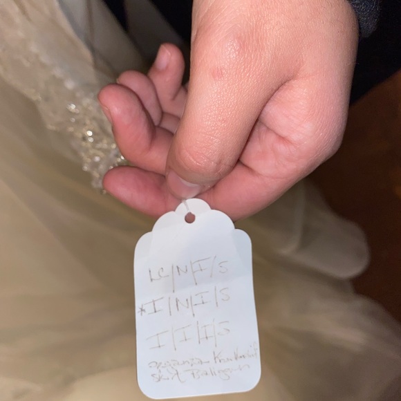 Off white, wedding gown, NEVER WORN - Picture 4 of 8